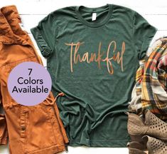 The perfect Thanksgiving Tshirt for women. Rosegold Thankful Tshirt in your choice of 7 Colors. PLEASE VIEW SIZE CHART PRIOR TO PLACING ORDER - WE DO NOT ACCEPT RETURNS FOR SIZING ISSUES. QUESTIONS? Just send us a message! Our Unisex Sized Crew Neck Shirts are super soft and adorable. Pair perfectly with sorts, jeans or leggings. TO PLACE YOUR ORDER: Choose Size from drop down menu Choose Color from drop down menu Check Out SIZING: This is a true to size unisex shirt. Fits more loosely and longe Fall Tshirt Designs, Fall Shirts Women, Thankful Shirt, Tshirt For Women, Perfect Thanksgiving, Cute Shirt Designs, Autumn T Shirts, Vinyl Shirts, Thanksgiving Shirt