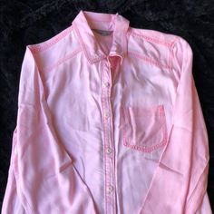 Never Worn Classic Pink Tops With Pockets, Classic Pink Top With Pockets, Pink Button-up Top With Pockets, Spring Button-up Shirt With Buttons, Casual Pink Blouse With Button Cuffs, Chic Pink Tops With Pockets, Chic Pink Cotton Shirt, Pink Button-up Shirt For Day Out, Pink Collared Blouse With Placket