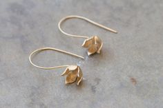 Drop  gold blooming flower earrings. Designer delicate dangle earring. holiday gift. Romantic gift f Flowers Gift Girlfriend, Minimalist Flower, Flower Dangle Earrings, Earring Wedding, Geode Earrings, Romantic Gifts For Her, Minimalist Flowers, Trendy Flowers, Earrings Minimalist