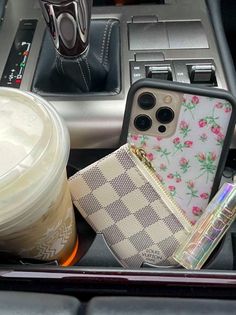 Cute School Asthetics, Gertie Aesthetic, Pretty Cars For Women, Girly Aesthetic Pictures, Girl Car Aesthetic, Clean Car Aesthetic, License Aesthetic, First Car Aesthetic, Car Accessories Aesthetic