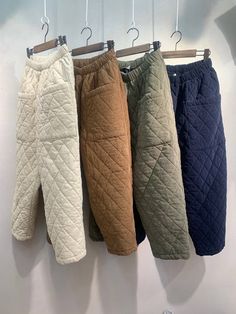 A Guide To Stylish Layering In A Socially-Distant Winter #refinery29 Pants For Winter, Quilted Pants, Quilted Clothing, Winter Trousers, Chic Quilts, Baggy Style, Wardrobe Planning, Big Pocket, Creation Couture