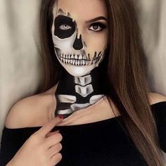 Imagen de Halloween, skull, and bones Skull Neck Makeup, Half Skull Half Face Makeup, Skeleton Body Makeup, Zombie Skeleton Makeup, Halloween Skeleton Makeup Half Face, Glam Skeleton Makeup Half Face, Skeleton Queen Makeup, Half Zombie Face Makeup, Female Skeleton Makeup