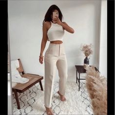 Zara High Waisted Darted Trousers Blogger Favorite White Trousers Women, Korean Fashion Office, Spring Trousers, Socialite Style, Korean Style Women, Basic Girl, White Trousers, Outfits 2023, High Waist Fashion