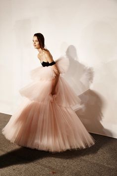 At Giambattista Valli, a Garden of Earthly Delights - NYTimes.com Giambattista Valli, Gorgeous Gowns, Spring Summer 2016, Looks Style, Summer 2016, Tulle Dress