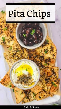 pita chips Zaatar Pita Chips, Lebanese Street Food, Avocado Hummus Recipe, Pita Chips Recipe, Zaatar Recipe, Lebanese Lentil Soup, Air Fryer Recipes Chicken Breast, Baked Pita Chips, Homemade Pita Chips