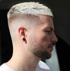 White Hair Men, Top Hairstyles For Men, Crop Haircut, Shaved Side Hairstyles, Skin Fade, Men Hair Color, Side Hairstyles