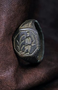 Engraved Original Ancient Ring. Original Antique Ring by AntiqueJewls. Warrior With A Sprout. Medieval Man Signet Ring. Authentic Antique Ring. Ancient Artifact. Man Antique Ring. All the rings on offer are hand-picked pieces for sale with a great look, very good quality and absolute authenticity. Great signet ring from the 17-18 th century. Vintage from before 1700. Vintage Men Rings, Vintage Mens Jewelry, Men Antique Ring, Ancient Rings, Antique Mens Rings Stone, Handmade Medieval Ring Jewelry, Historical Rings, Ancient Signet Ring, Medieval Rings