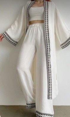 Modern Abaya, Fashion Travel Outfit, Modest Dresses Fashion, Hijab Outfits, Mode Abaya, Fashion Top Outfits, Casual Day Outfits, Quick Outfits, Stylish Dress Book