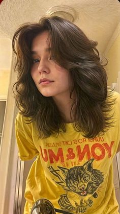 Cute Woman Haircut, Wolfcut Hair Women Medium, Wolf Haircut For Short Hair, Cobra Haircut Women, Border Haircut, Wolf Haircut Aesthetic, Girls Wolf Cut Hair, Wolf Cut Girls Long Hair