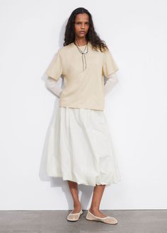 Short-sleeve crewneck t-shirt with a relaxed silhouette. Length of t-shirt: 58cm / 22.8" (SIze S) Spring Oversized Beige T-shirt, Casual Workwear T-shirt With Shirttail Hem, Spring T-shirt With Shirttail Hem For Everyday Wear, Fall Relaxed Fit T-shirt With Shirttail Hem, Oversized T-shirt For Spring Workwear, Beige Stretch T-shirt For Summer, Cotton Crew Neck Short Sleeve Top For Fall, Fall Cotton Crew Neck Short Sleeve Top, Relaxed Fit Crew Neck T-shirt For Work