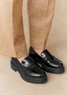 Minimalist loafers;Item made in our Portuguese atelier;Patent leather exterior;Leather lining and insole;Rubber outsole;Heel height: 3 cm / 1.2 in;Platform height: 2 cm / 0.8 in Denim Suit, Fall Inspo, Black Loafers, Sheep Leather, Stylish Shoes, Fast Fashion, Parisian Style, Dream Wardrobe, Smooth Leather