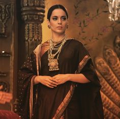 Kangana as Manikarnika 2019 Kangana Ranaut Manikarnika, Manikarnika Kangana Look, Sita Mahalakshmi, Draping Saree, Waheeda Rehman, Indian Colours, Gown Party Wear, Kangana Ranaut, Gorgeous Prom Dresses