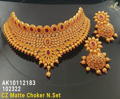 Choker Bridal Necklace Indian, New Choker Designs Gold, Gold Necklace Indian Bridal Jewelry Choker, Choker Designs Gold, Chokar Design Jewelry In Gold, Gold Choker Necklace Indian Bridal, Choker Necklace Designs Gold Indian, Gold Choker Designs, Gold Necklace With Name