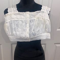 White Lace Crop Top Nwt Cropped Lace Trim Tops For Daywear, Summer Daywear Fitted Crop Top, Feminine Crop Top For Daywear In Spring, Fitted Crop Top For Summer Daywear, Vintage Crop Top For Beach, Feminine Crop Top For Summer Daywear, Vintage White Crop Top, Feminine Summer Crop Top For Daywear, White Vintage Crop Top For Summer