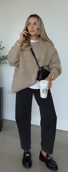 Feb Outfit Ideas, Professional Casual Winter Outfit, Cozy Casual Work Outfit, Casual Work Outfits Cold Weather, Winter Fits For Work, Chilly Work Outfit, January Business Casual Work Outfits, Khaki Trousers Outfit Winter, Winter Comfy Work Outfit