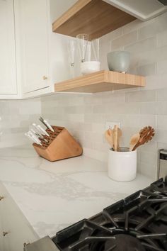 the kitchen counter is clean and ready to be used as a utensil holder