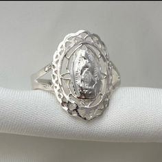 Hermoso Anillo Artesanal En Filigrana De Plata Ley 925 De Taxco Guerrero Mexico Echo A Mano Con La Imagen De Virgen De Guadalupe. Hipoalergnico Libre De Plomo Y Nquel Fcil De Limpiar. Size 6 1/2 Ms Tamaos Disponibles Beautiful Filigree Artesanal 925 Sterling Silver Ring From Taxco Guerrero Mexico With The Image Of The Virgin Of Guadalupe. Handmade Hypoallergenic Lead And Nickel Free Easy To Clean. Size 6 1/2 More Sizes Available Mexican Silver Rings, Mexican Jewelry Silver, Silver Mexican Jewelry, The Virgin Of Guadalupe, Mexican Silver Jewelry, Silver Jewlery, Virgin Of Guadalupe, Xmas List, Mexican Jewelry