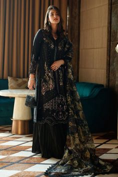 Classic Black Pakistani Salwar Kameez With Organza Dupatta Classical Dress, Mustard Green, Pakistani Salwar Kameez, Party Kleidung, Organza Dupatta, Designer Dresses Indian, Fabric Stores Online, How To Dye Fabric, Designer Wear