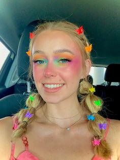 Festival Colorful Outfit, Rave Makeup Colorful, Outfits For Pride Festival, Lgbtq Pride Parade, Cute Pride Hairstyles, Pride Hair And Makeup, Hair For Pride, Rainbow Make Up Look, Cute Pride Parade Outfits