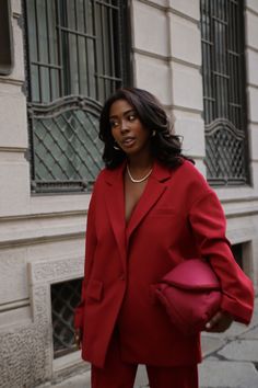 FERRAGAMO RED SUITE - NIPPY COOPER - MILAN FASHION WEEK Deep Winter Color Palette Outfits Black Women, Corporate Colorful Outfits, Red Aesthetic Outfit, Red Outfit Aesthetic, Ss24 Fashion, Scrub Corpo, Belle Silhouette, Milano Fashion, Look Formal