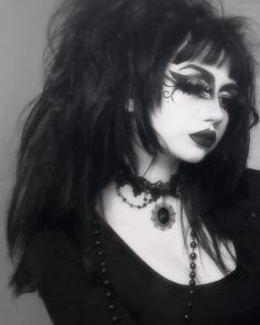 Tradgoth Hair, Tradgoth Makeup 80s, Trad Goth Women, Trad Goth Makeup Looks, Bats Nest Hair, Trad Goth Hairstyles, Trad Goth Hair, Hot Goth Makeup, 80s Goth Makeup