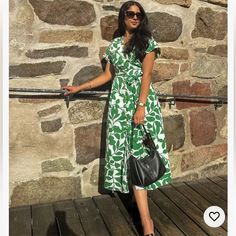 Zara Belted Midi Dress Size Small Nwt 100% Cotton Zara Shirt Dress, Dress With Short Sleeves, Belted Midi Dress, V Neck Midi Dress, Print Midi Dress, White Belt, Shopping Ideas, Green Midi Dress, Dress Picture