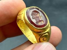 Amazing 20k Rare indo-Greek ancient piece carnelian with unknown man standing signet gold ring intaglio Roman Jewelry, Unusual Necklace, Sweet Jewelry, Man Standing, Red Band, Raw Stone, Silver Jewellery, Rings Statement, Gold Ring