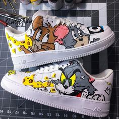 custom hand painted air force 1. Older kids size uk1 --uk5.5  ￡188 Adults size uk2.5-uk12  ￡228 - brand new in box; - Each pair is personally handmade, and painting with premium leather paint and topped with a finisher for extra protection; - Please ensure that you double check your size before ordering.  - For customized designs, feel free to leave us a message, We are willing to have your ideas done; Air Force 1 Street Style, Trendy Trainers, Tom Und Jerry, Anime Wedding, Custom Painted Shoes, Custom Nike Shoes, Air Force 1 Custom, Shoes Trendy, Style Anime