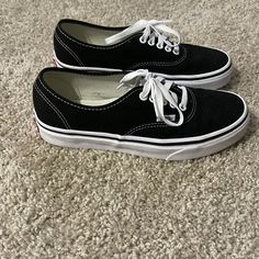 Vans Authentic , Size 8 Never Worn Authentic Vans Outfit, Levi Jeans Outfit, Cherry Boom, Vans Collection, Vans Outfit, Authentic Vans, Vans Black And White, Shoes Vans, Vans Black