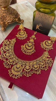 Gold Wedding Jewelry Indian, Real Gold Jewelry Indian, Real Gold Sets Jewelry Indian Design, Gold Jewels Design Indian, Antique Gold Necklace Indian Bridal Jewelry, Gold Necklace Indian Bridal Jewelry Wedding, Gold Jewels Design Bridal, Gold Jewellery Set Design, Gold Bridal Jewellery Indian