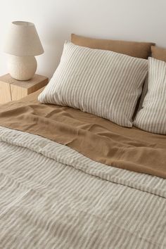 Earthy Linen Bedding Styling Muslin Bedding Ideas, Duvet Styling, Homegoods Bedding, European Summer Bedroom Aesthetic, Timber Bed Styling, Linen Bedding Aesthetic, Neutral Linen Bedding, Bedroom Linen, Bedding Sets Aesthetic