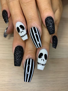 Halloween Fingernails, Ongles Halloween, Jack Nightmare Before Christmas, Black And White Halloween, White Halloween