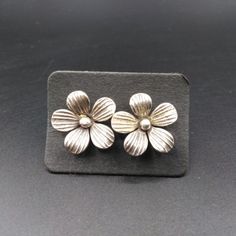 🌸 Elevate Your Elegance with Artisan Craftsmanship! 🌸 Discover the beauty of tradition with our Sterling Silver 950 Flower Earrings, perfect for casual and special occasions. Handcrafted by the skilled Pa Ka Jer Yor hill tribe artisans from Northern Thailand, these earrings are made from 95% pure silver. Their unique oxidized finish adds a touch of rustic charm, making each piece truly one-of-a-kind. Care Tips: Clean with tamarind juice, lemon juice, or toothpaste. Dry and store in a zip-lock Handmade Flower Earrings For Formal Occasions, Formal Handmade Flower Earrings, Classic Flower Shaped Earrings For Wedding, Traditional Flower Earrings For Wedding, Formal Sterling Silver Flower Cluster Earrings, Formal Flower Shape Sterling Silver Cluster Earrings, Classic Flower Earrings For Formal Occasions, Classic Flower Earrings, Traditional Pierced Flower Jewelry