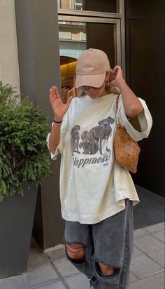 Pakaian Hipster, Oversize Tshirt Outfits, Oversize Outfit, Outfit Oversize, Tomboy Outfits, Looks Street Style, Mode Inspo