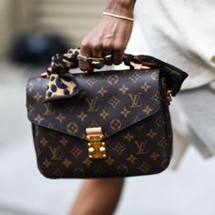 The Most Frequently Mispronounced Fashion and Beauty Words | Allure Lv Crossbody Bag, Estilo Madison Beer, Lv Pochette Metis, Pochette Louis Vuitton, Lv Pochette, Louis Vuitton Pochette Metis