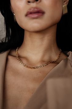 The Aria - Gold Square Chain Necklace is a must-have for any collection. Made with unique chain design, this necklace is both water proof and tarnish resistant, ensuring long-lasting wear. Elevate your style with this one-of-a-kind accessory. MATERIAL: 18k PVD Gold plated SIZE: 18” Water resistant, tarnish resistant, hypoallergenic, & nickel/lead free. Faberge Jewelry, Real Gold Chains, Fancy Jewellery, Jewelry Lookbook, Chain Design, Old Money Aesthetic, Girly Jewelry, Water Proof, Real Gold