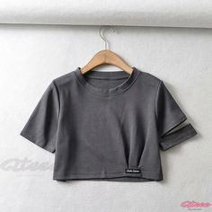 Qteee - Stylish Wide Neck Loose Fit Crop Top with Short Sleeves and Waist-High Design Crop Top With Sleeves, Loose Crop Top, Round Neck Crop Top, Tee Shirt Fashion, Loose Fitting Tops, Shirts Design, Neck Crop Top, Round Neck Tops, Solid Clothes