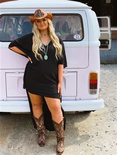 Country Concert Outfit Ideas Curvy, Country Western Outfits Plus Size, Rodeo Outfit Ideas Plus Size, Cowgirl Boots Outfit Curvy, Country Style Outfits Plus Size, Plus Cowgirl Outfits Plus Size, Plus Size Dress With Cowboy Boots, Cute Cowgirl Outfits Plus Size, Plus Size Western Outfits Cowgirls Curvy Fashion