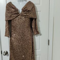 This Stunning Gold Sequin Shift Dress By Vince Camuto Is Perfect For Any Special Occasion. With 3/4 Sleeves And A Knee-Length Hem, It's A Stylish And Sophisticated Choice For A Wedding, Party, Or Formal Event. The Dress Is Brand New With Tags And Has Never Been Worn, So You Can Be Sure That It's In Excellent Condition. The Dress And Features A Solid Pattern With Beautiful Sequin Accents. Its Regular Size Type And Women's Department Make It A Great Choice For Any Fashion-Forward Woman. Don't Miss Fitted Cocktail Dress 3/4 Length, Fitted Cocktail Dress With 3/4 Length, Fitted Cocktail Dress, 3/4 Length, Fitted Evening Dress 3/4 Length, Evening Dress Fitted 3/4 Length, Fitted Evening Dress With 3/4 Length, Evening Dress For Fall With 3/4 Sleeves, Fall Evening Dress With 3/4 Sleeves, Holiday Evening Dresses With 3/4 Sleeves