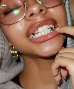 Girls With Grills, Pretty Teeth, Grillz Teeth, Dope Jewelry Accessories, Grills Teeth, Tooth Gem, Gold Teeth, Teeth Jewelry, Dope Jewelry