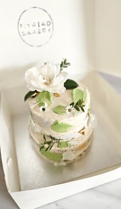 matcha sponge cake, layered and filled with vanilla bean Swiss meringue buttercream, pistachio and lemon curd Cami Cakes, Cakes Unique, Matcha Cake, Meringue Buttercream, Swiss Meringue Buttercream, Swiss Meringue, Lemon Curd, Sponge Cake, Celebration Cakes