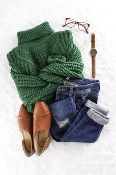 Adore the green jumper Ankle Boots With Jeans, Ski Outfit, Moda Jeans, Dress Shoes Womens