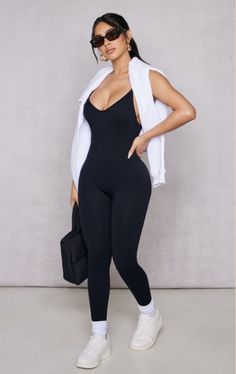 Bodycon Jumpsuit Outfit, Black Jumpsuit Outfit, Strappy Jumpsuit, Contour Design, Ny Outfits, Sporty Looks, All Black Dresses, Black Playsuit, Petite Jumpsuit