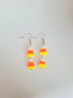 Simple yet adorable, these candy corn earrings would make a great addition to your Halloween wardrobe! Candy Corn Earrings Diy, Candy Corn Clay Earrings, Candy Corn Polymer Clay Earrings, Candycane Earrings, Corn Earrings, Candy Corn Earrings, Glass Earrings, Candy Corn, Corn