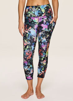 This cropped workout tight is made from ultra hold squat proof fabric that keeps you covered and supported during any activity. It wicks moisture, stretches four ways and is super soft to the touch for optimal comfort and range of motion throughout wear. Look no further for a functional floral capri legging, complete with side pockets and a flattering seamless high rise waistband. Fitted Floral Print Activewear For Sports, Floral Print Fitted Activewear For Gym, Athleisure Floral Print Yoga Bottoms, Floral Print Stretch Athleisure Activewear, Stretch Floral Print Athleisure Activewear, Floral Print Athleisure Activewear, Floral Print Athleisure Activewear For Sports, Sporty Floral Print Activewear For Workout, Floral Print Athletic Activewear For Sports