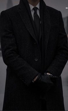 Der Gentleman, Black Suit Men, Gentleman Aesthetic, Classy Suits, Fashion Suits For Men, Dylan O'brien, Gentleman Style, Black Suits, Suit Fashion