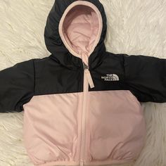 The North Face Baby Girls Reversible Down Jacket New Without Tags! Size: 0/3 Months Color: Pink/Black Reversible Jacket Hand Cuffs 550 Down Fill The North Face Baby, Unrealistic Wishlist, Girls North Face Jacket, North Face Parka, Hand Cuffs, North Face Puffer Jacket, Cute Clothing Stores, North Face Kids, North Face Sweater