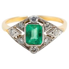 A pristine piece showcasing a stunning Emerald from the 1900's. This on trend 'art deco' style ring is set in 18K Yellow Gold with est .Weight, .70ct emerald stone and est .0.20ct in diamonds. This ring comes in UK size O / US size 7.25. Stile Art, Art Deco Emerald, Pretty Wedding Dresses, Trending Art, Ring Art Deco, Estilo Art Deco, 18k Yellow Gold Ring, Emerald Stone, Pretty Wedding