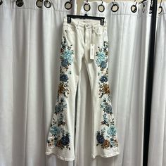 Wide Leg White Jeans With Flower Embroidered Detail By Driftwood White Jeans Embroidery, Bohemian Bottoms With Multicolor Floral Embroidery, Wide Leg White Jeans, Driftwood Color, White Wide Leg Jeans, White Flared Jeans, Quince Ideas, Embroidered Pants, Jeans Wide