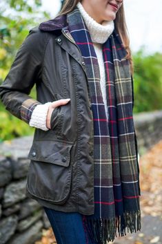 Barbour Scarf Woman, Barbour Beadnell, Barbour Beadnell Jacket Women, Classic Preppy Style Women, Barbour Jacket Outfit, Barbour Scarf